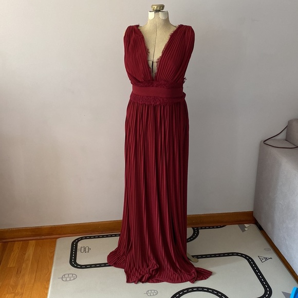 ASOS DESIGN Premium Lace Insert Pleated Maxi Dress - Picture 3 of 8